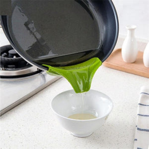 Creative Anti-spill Silicone Slip On Pour Soup Spout